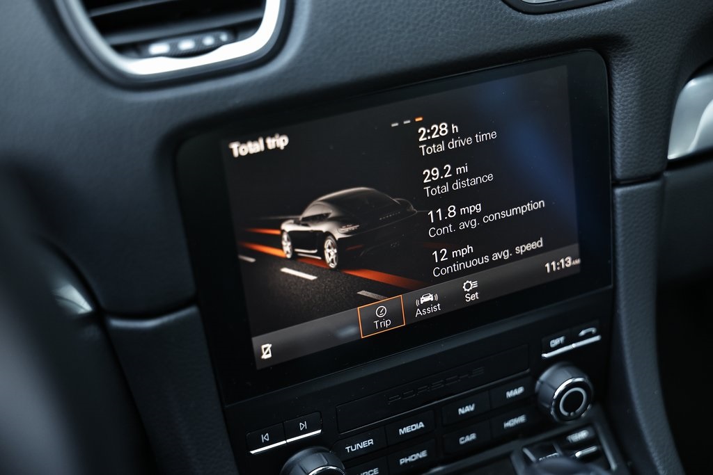 2025 Porsche Cayman photo 37