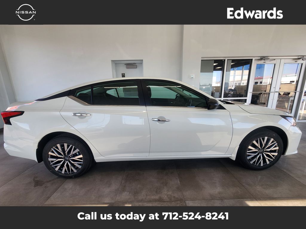 2025 Nissan Altima SV's photo