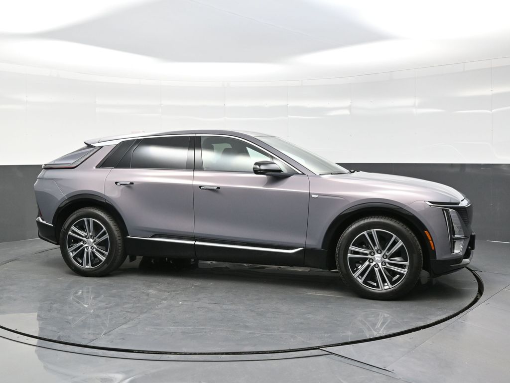 2025 Cadillac Lyriq Luxury photo 7