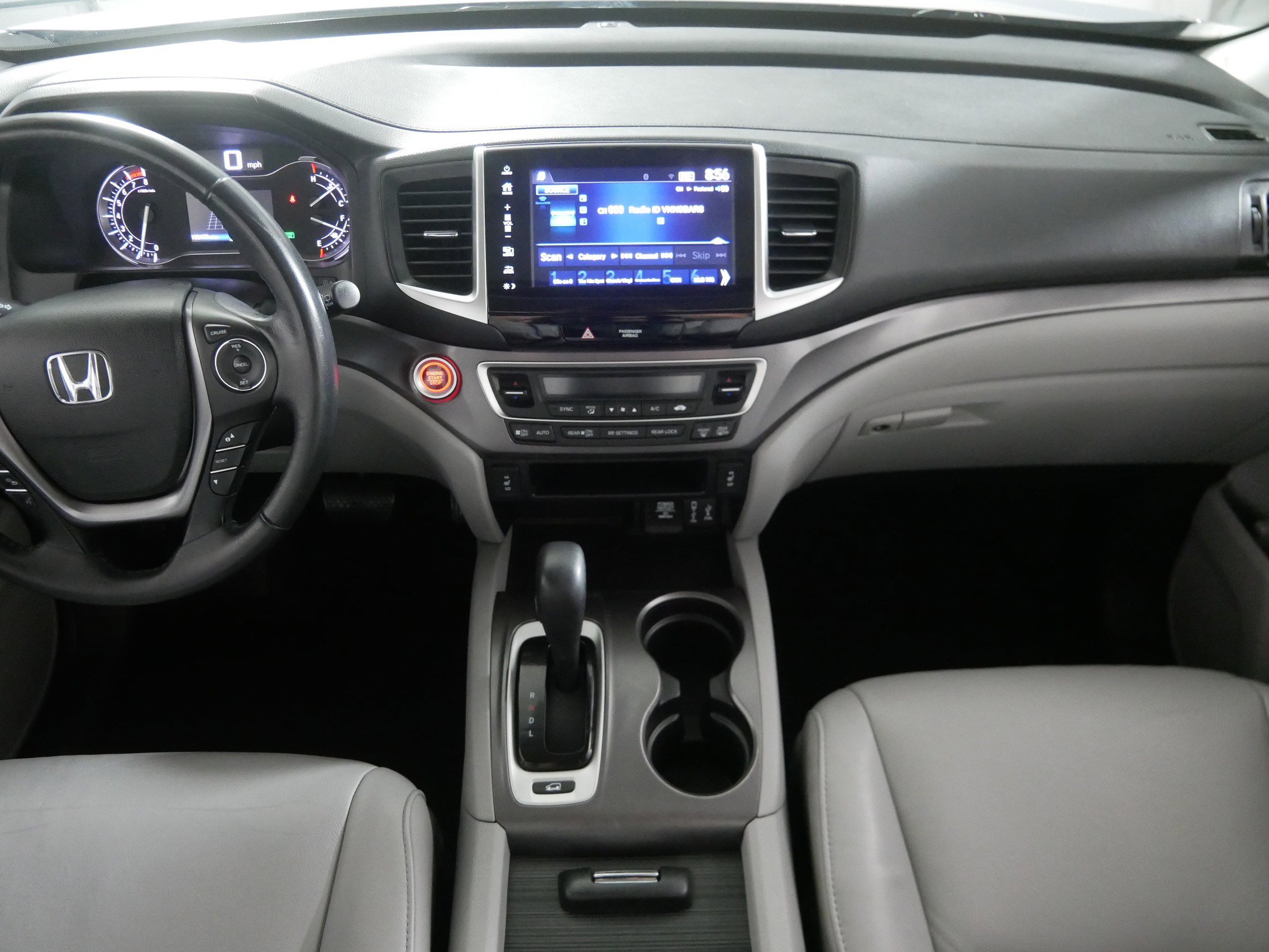 2017 Honda Pilot EX-L photo 10