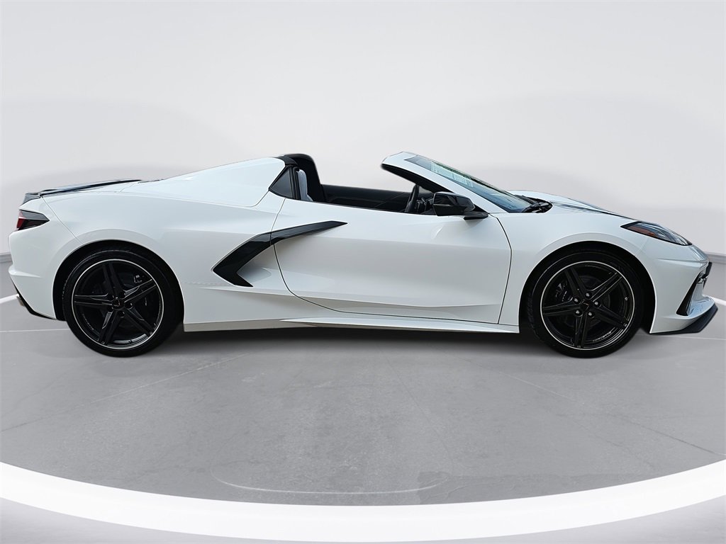 2025 Chevrolet Corvette Stingray 1LT photo 2