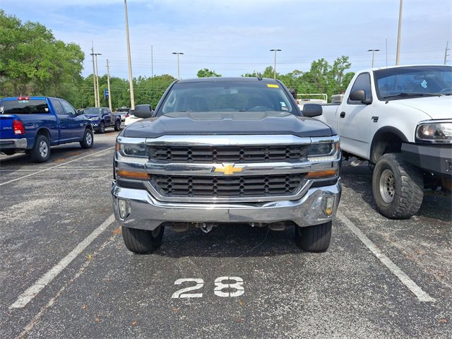 2018 Chevrolet Silverado 1500 LT photo 2