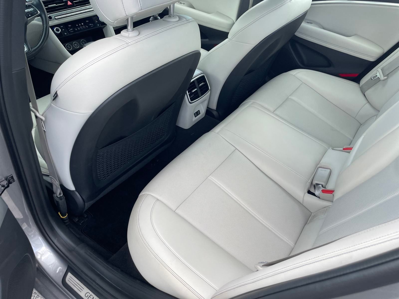 2024 Genesis G70 2.5T photo 18