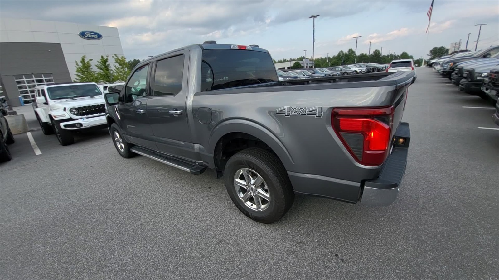 2024 Ford F-150 XLT photo 2