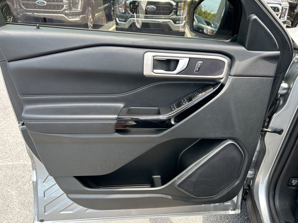 2023 Ford Explorer ST photo 11