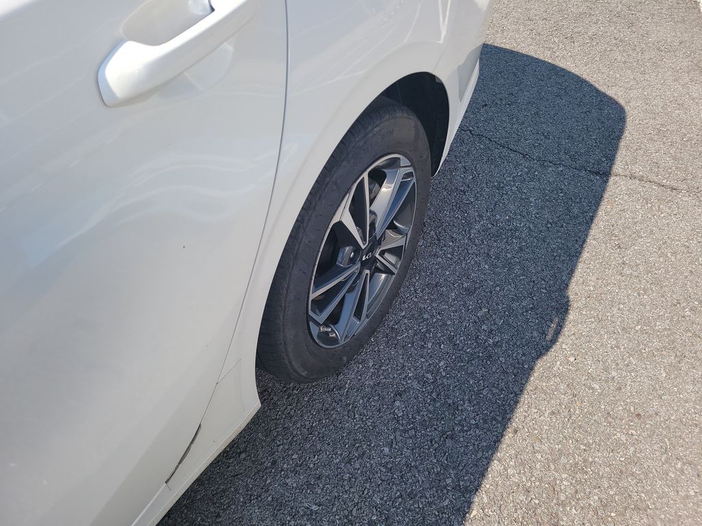 2024 Kia Forte LXS photo 9