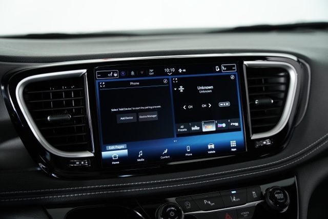 2026 Chrysler Pacifica photo 8