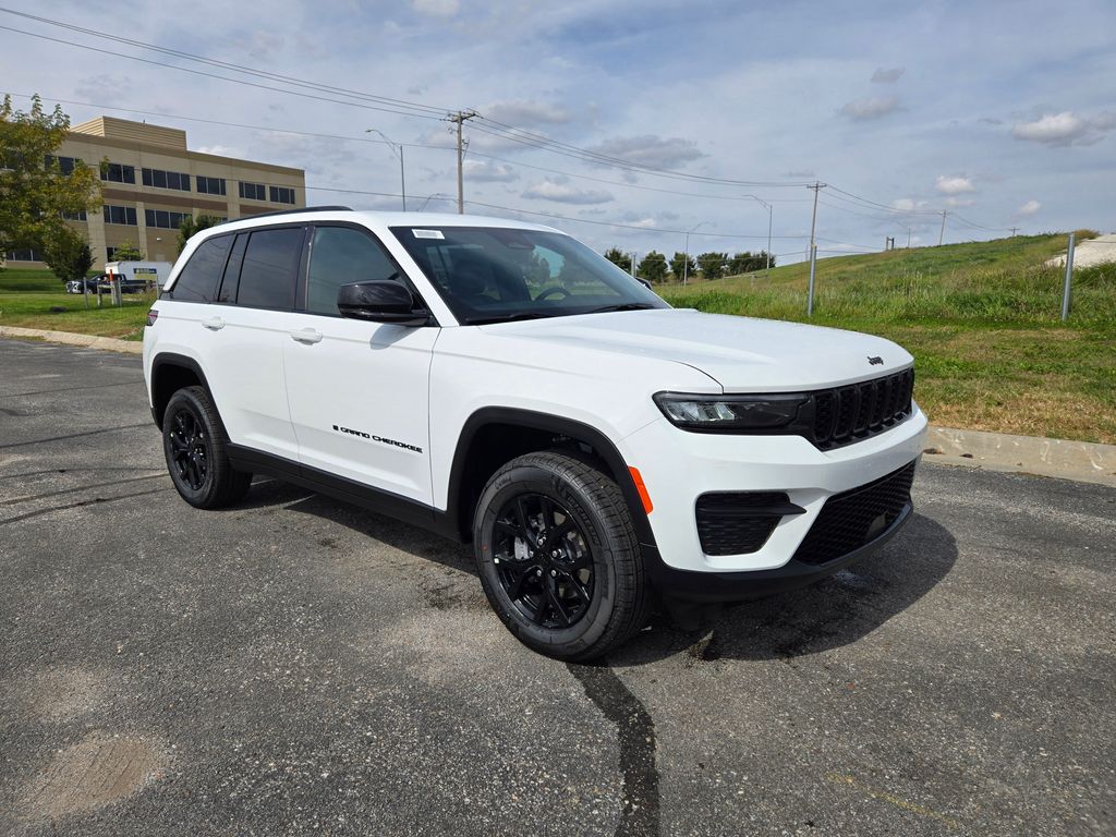 2025 Jeep Grand Cherokee Altitude's photo