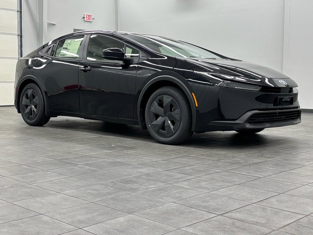 2025 Toyota Prius LE photo 2