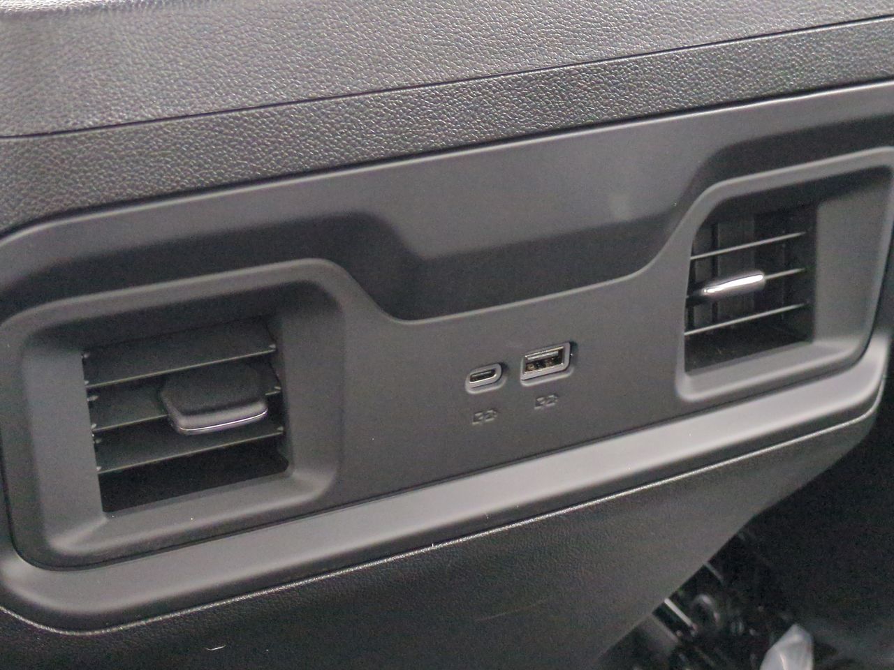2025 Chevrolet Silverado 1500 RST photo 20