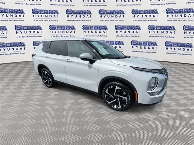 2024 Mitsubishi Outlander SE photo 3