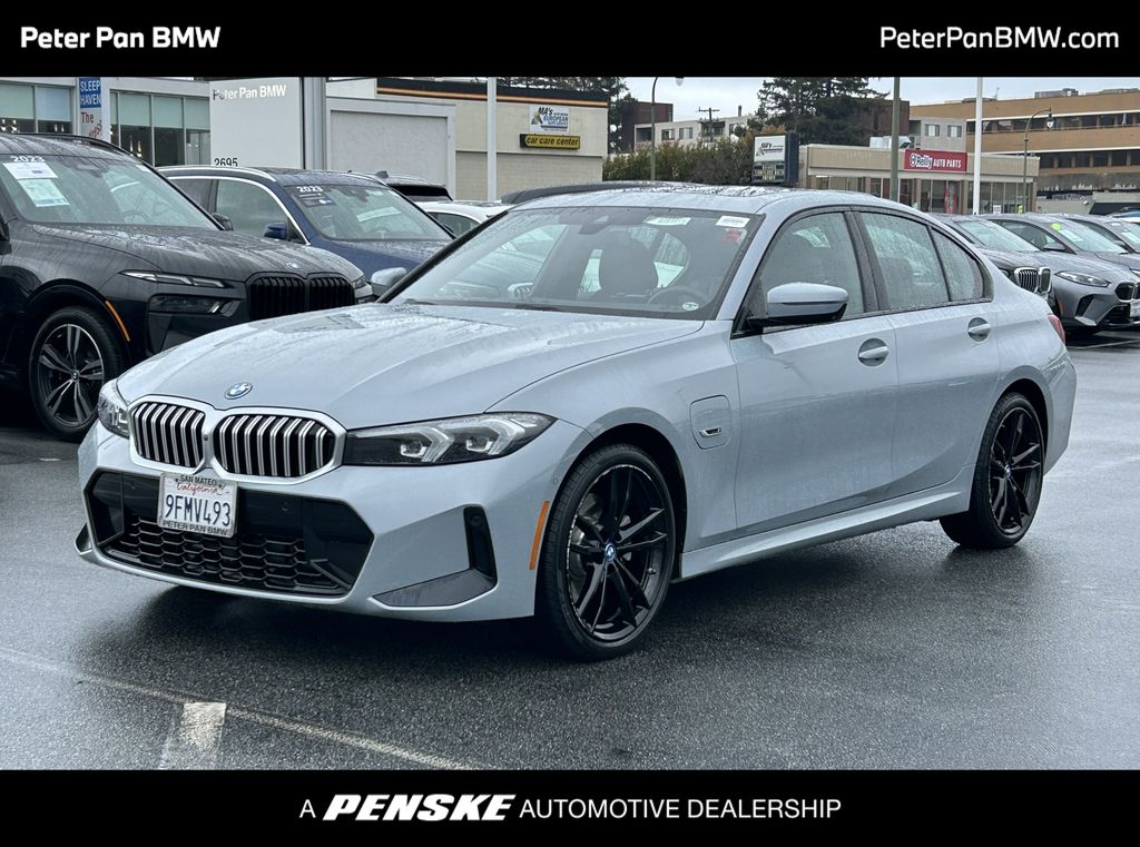 2023 BMW 3 Series 330e's photo