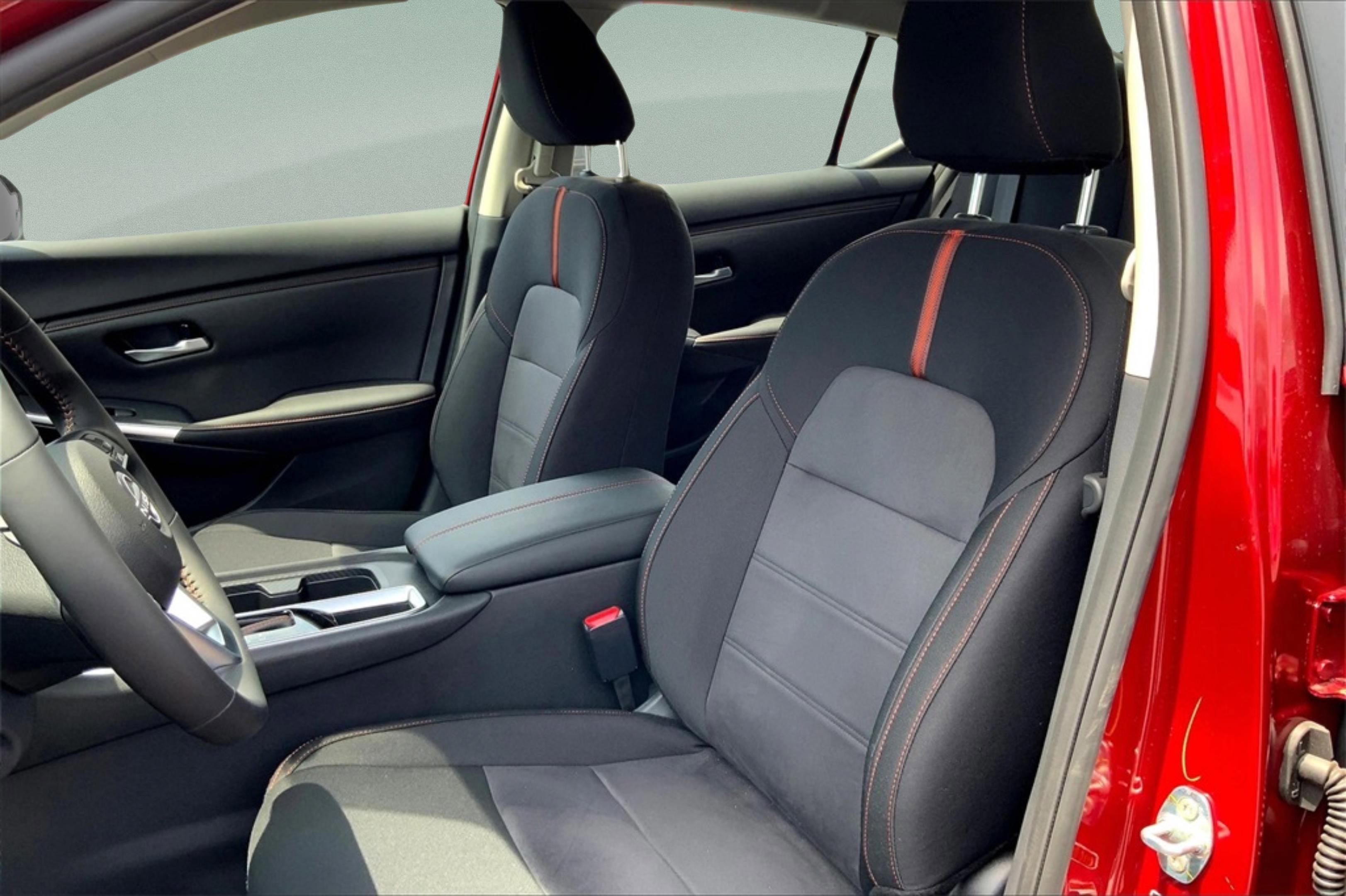 2025 Nissan Sentra SR photo 8