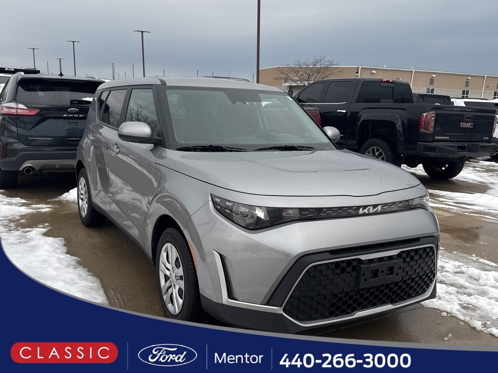 2024 Kia Soul LX's photo