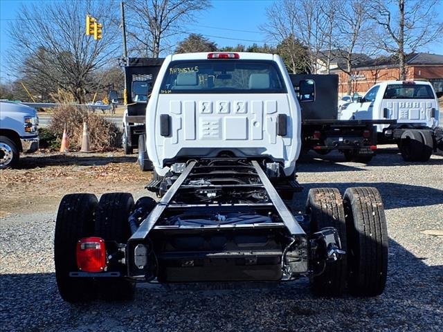 2024 Chevrolet Silverado 6500HD Work Truck photo 4