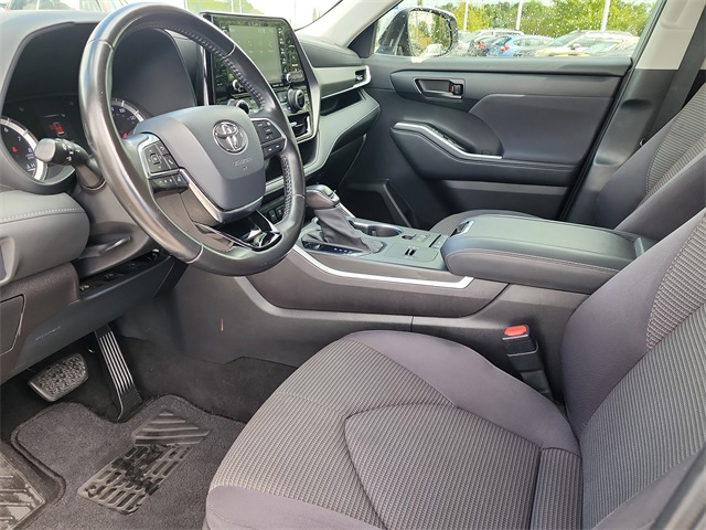 2021 Toyota Highlander LE photo 11