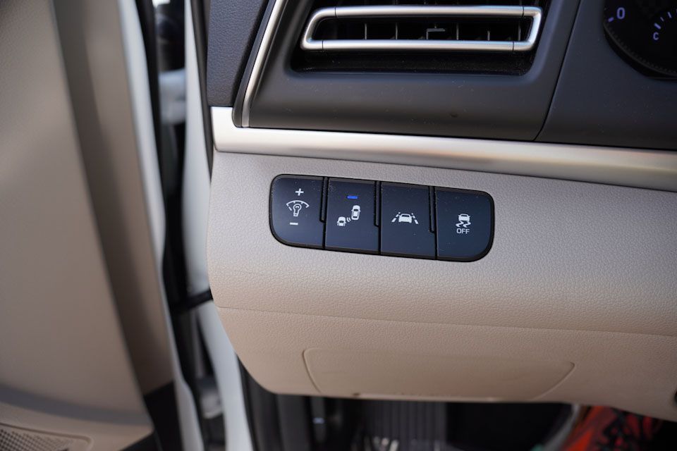 2020 Hyundai Elantra Limited photo 21