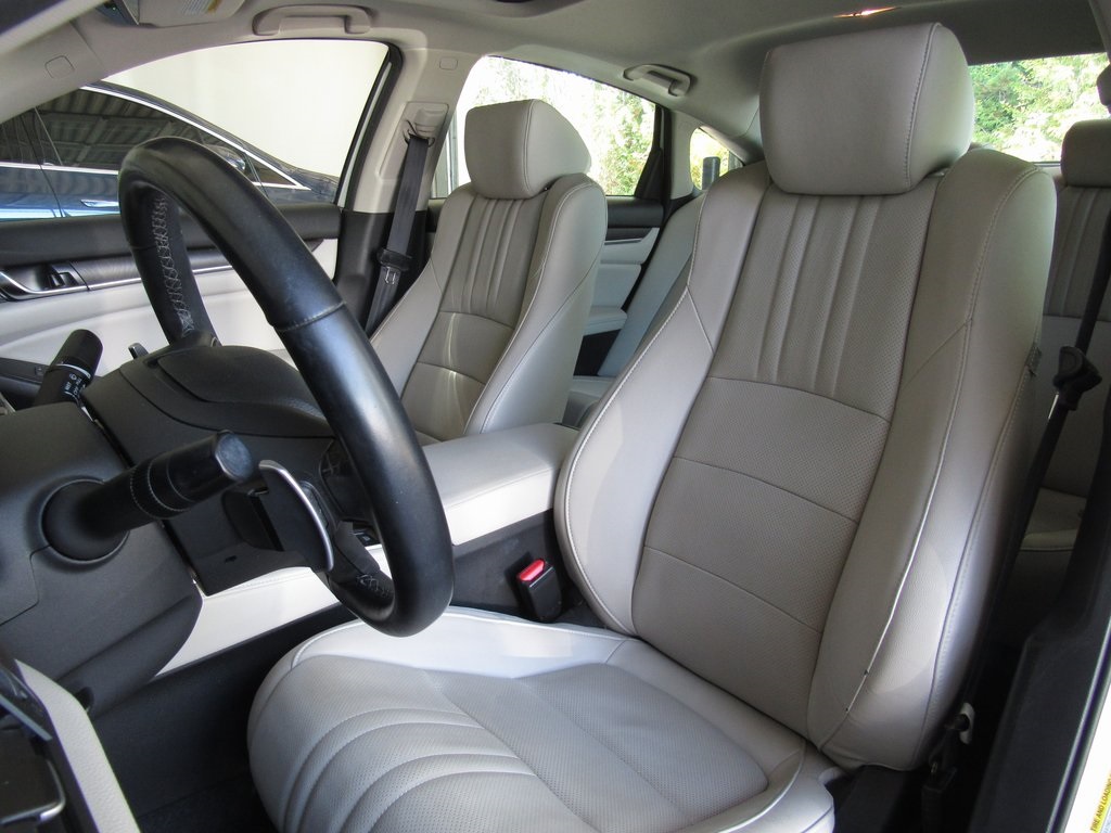 2022 Honda Accord Hybrid Touring photo 10