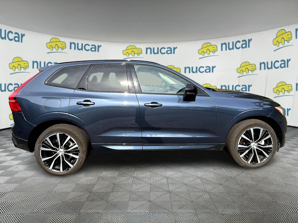 2025 Volvo XC60 B5 Plus photo 9