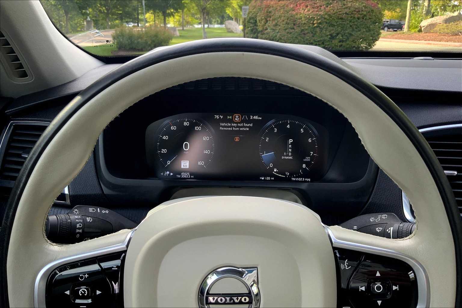 2020 Volvo XC90 Momentum photo 23