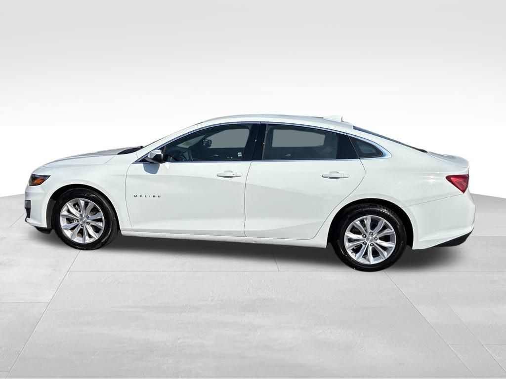 2024 Chevrolet Malibu 1LT photo 2