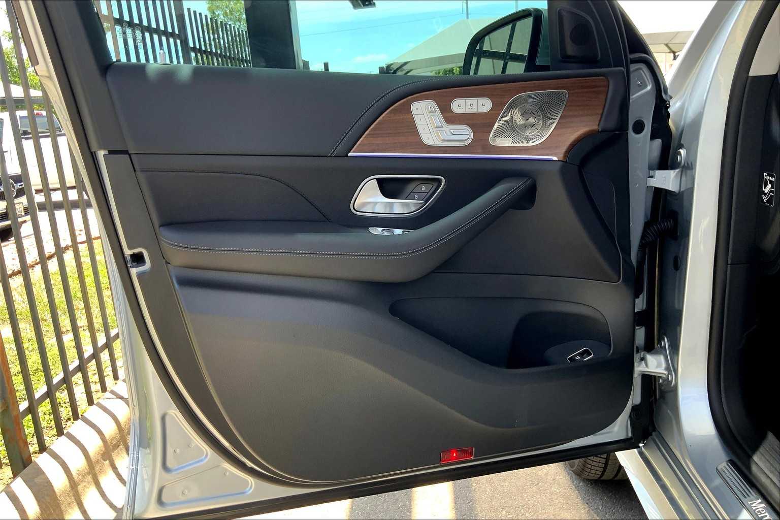 2025 Mercedes Benz GLE 350 4MATIC photo 12