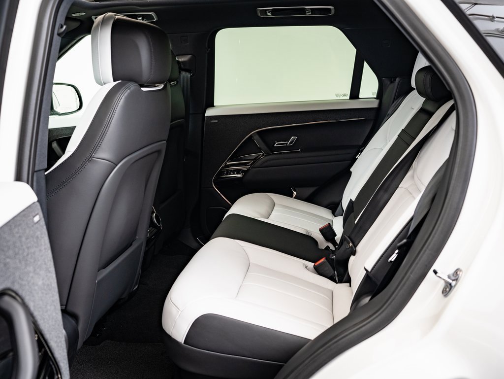 2025 Land Rover Range Rover Sport SE photo 32