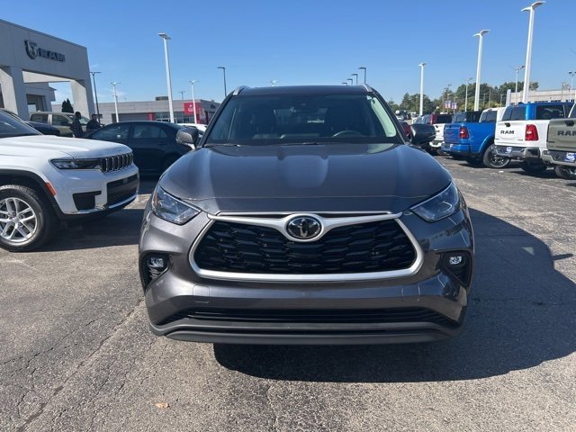 2023 Toyota Highlander XLE photo 2