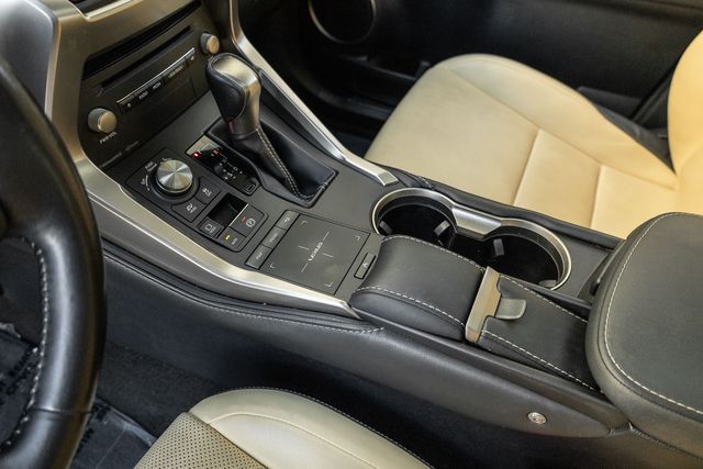 2019 Lexus NX 300h Luxury photo 9