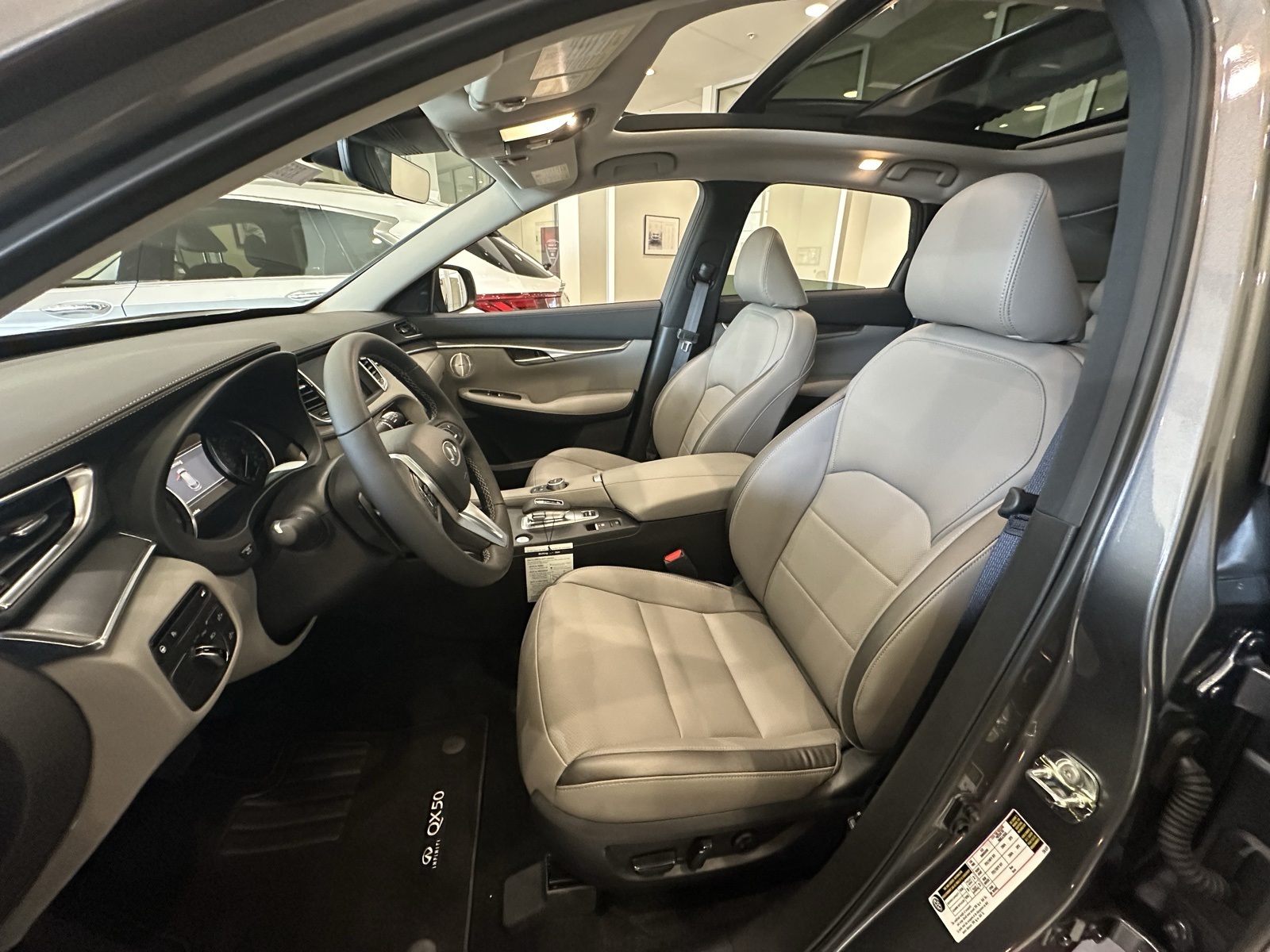 2025 Infiniti QX50 Luxe AWD photo 12