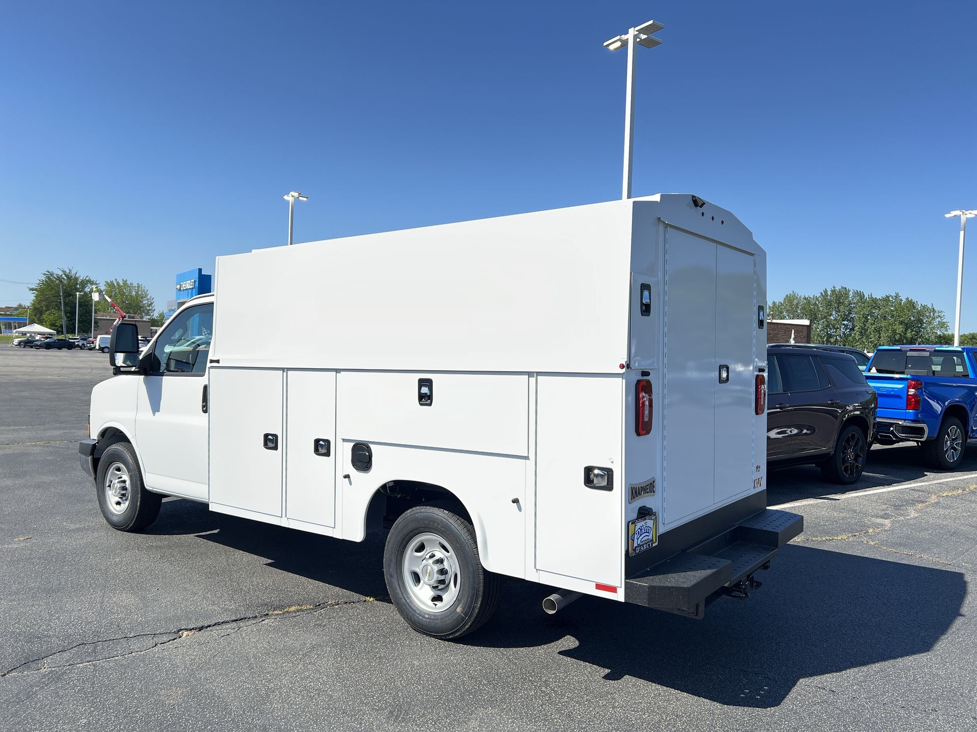 2025 Chevrolet Express Cutaway 3500 photo 2