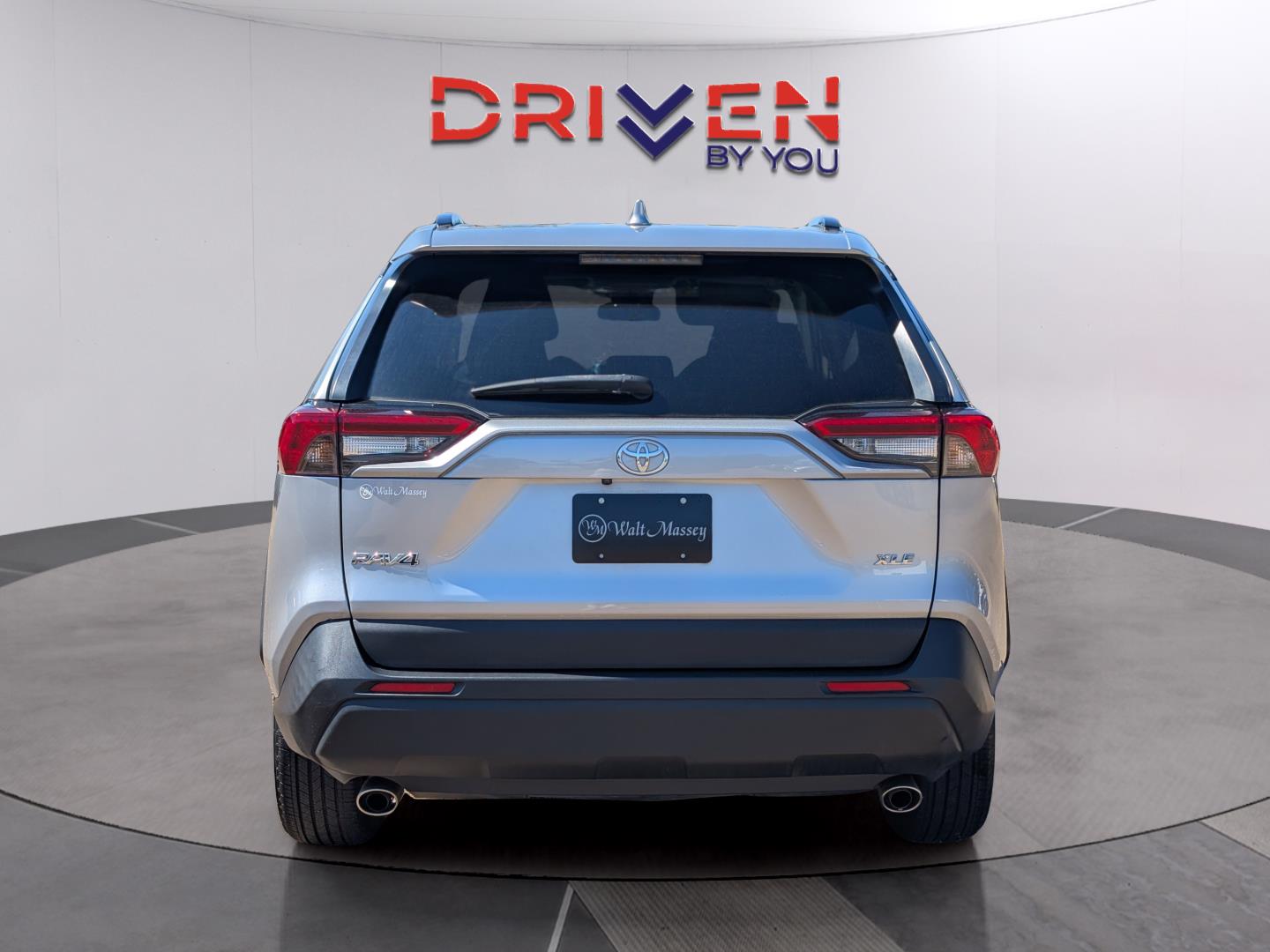 2023 Toyota RAV4 XLE photo 3