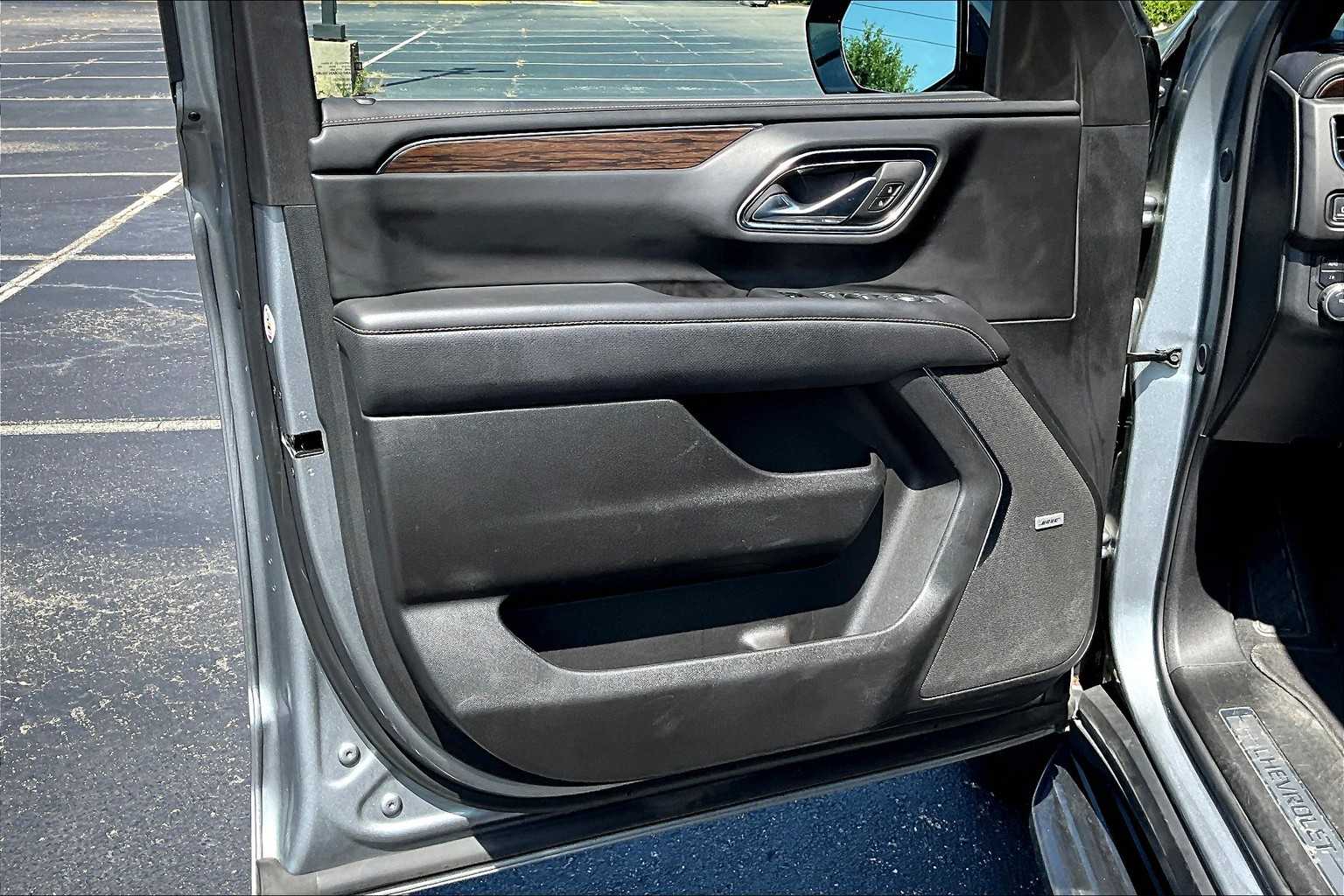 2024 Chevrolet Suburban Premier photo 21