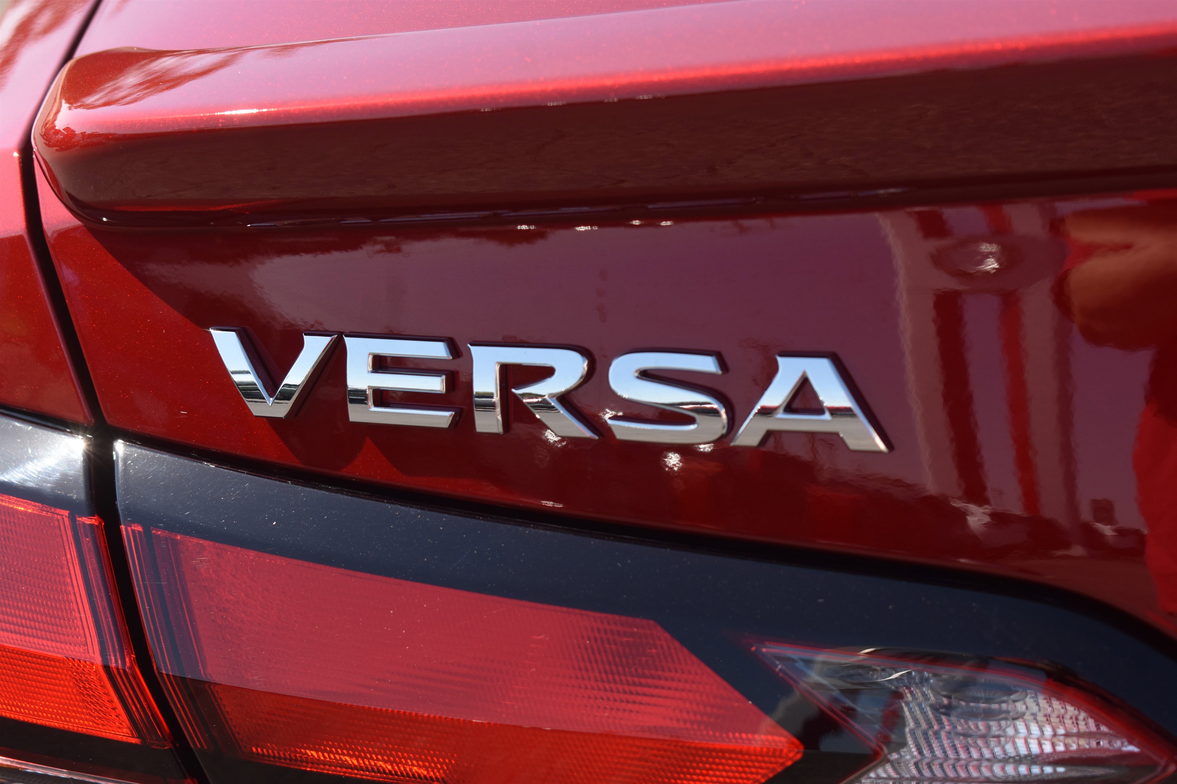 2025 Nissan Versa SR photo 2