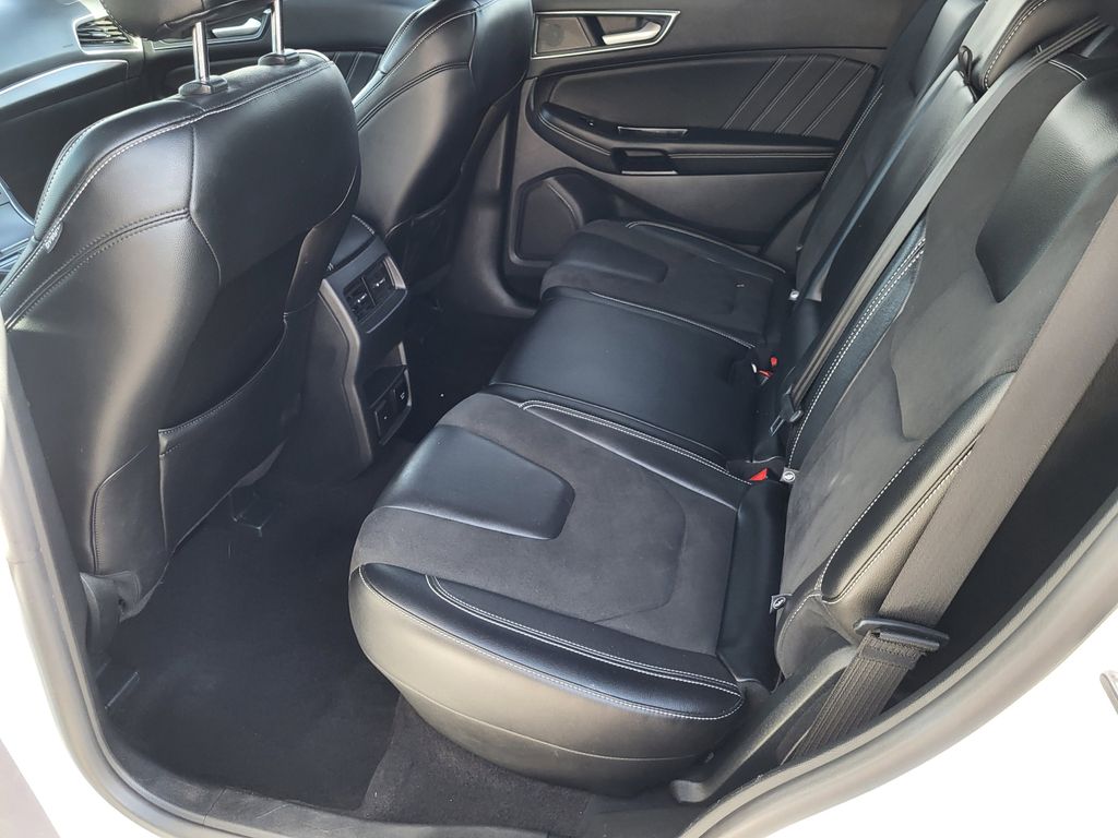 2020 Ford Edge ST photo 9