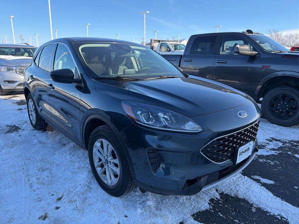 2022 Ford Escape SE photo 2
