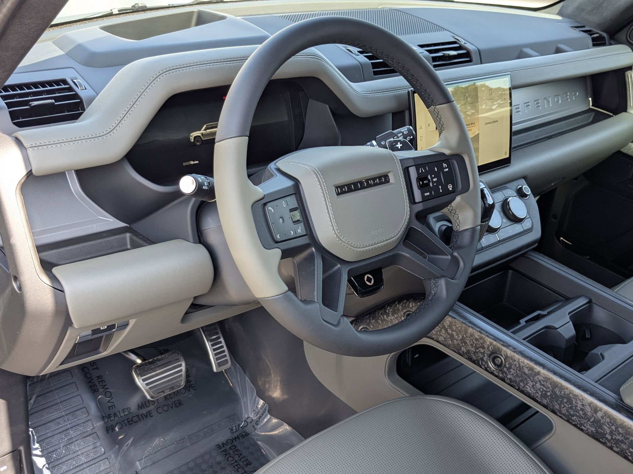 2025 Land Rover Defender 110 photo 2