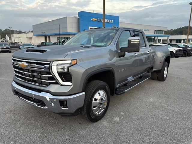 2026 Chevrolet Silverado 3500HD LTZ photo 3