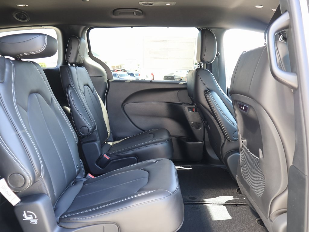 2026 Chrysler Pacifica photo 10