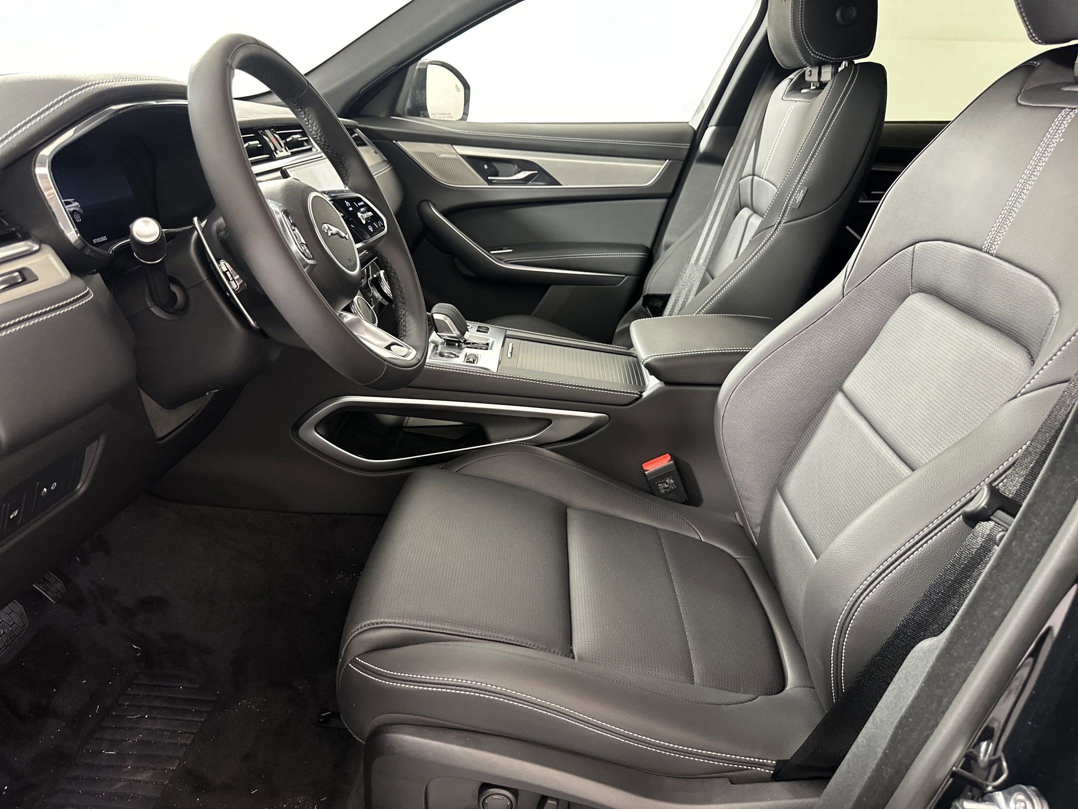 2026 Jaguar F-PACE P250 R-Dynamic S photo 3
