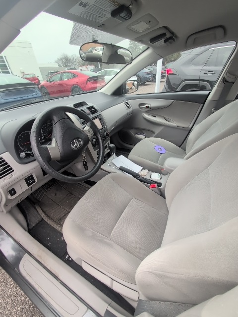 2013 Toyota Corolla LE's photo