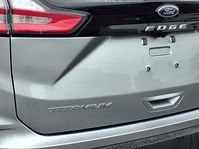 2024 Ford Edge Titanium photo 25