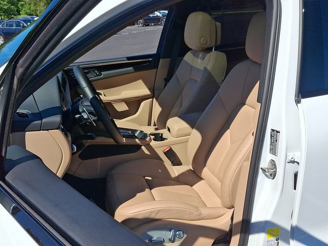 2024 Porsche Macan S photo 28