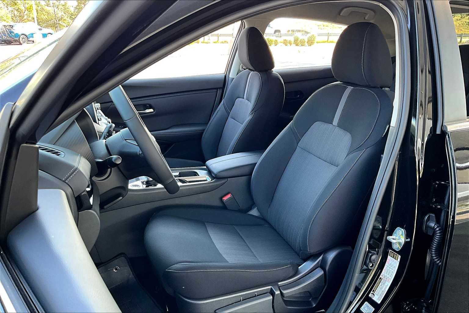 2025 Nissan Sentra SV photo 9