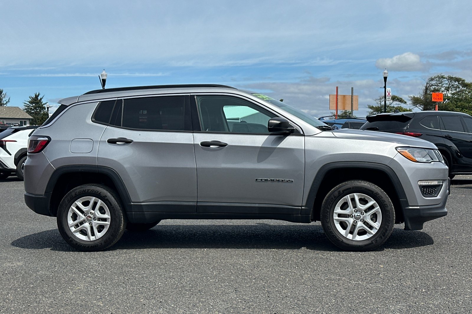 2020 Jeep Compass Sport photo 2