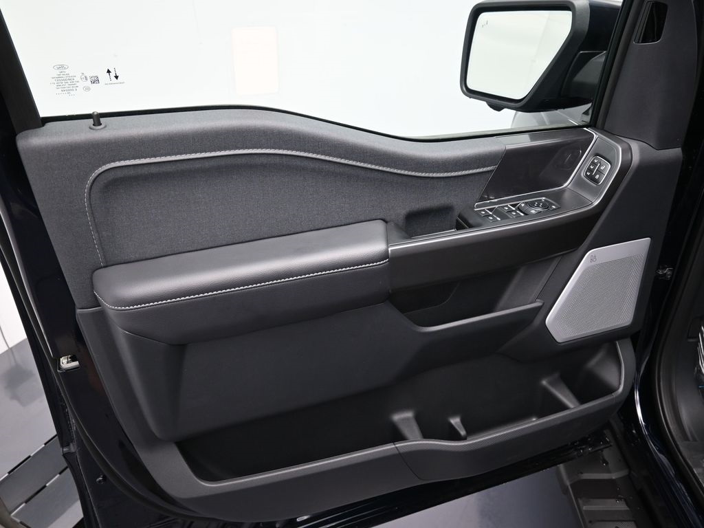 2025 Ford F-150 Lariat photo 9