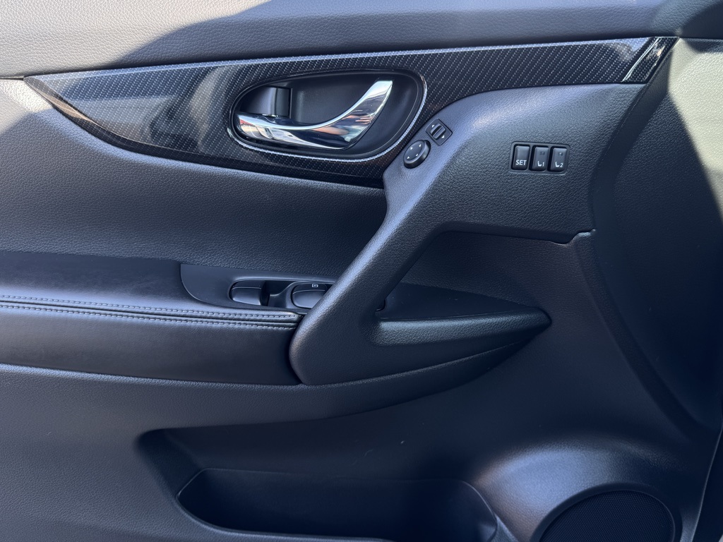 2019 Nissan Rogue SL photo 16