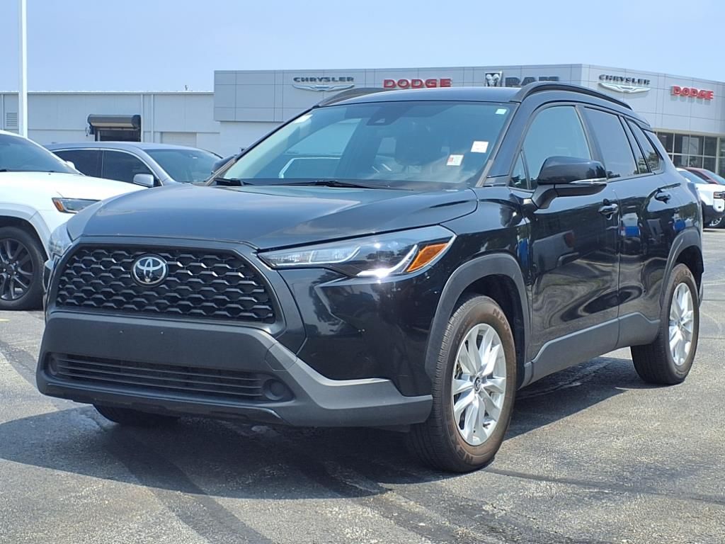 Used 2022 Toyota Corolla Cross LE with VIN 7MUCAAAG8NV016825 for sale in Kansas City