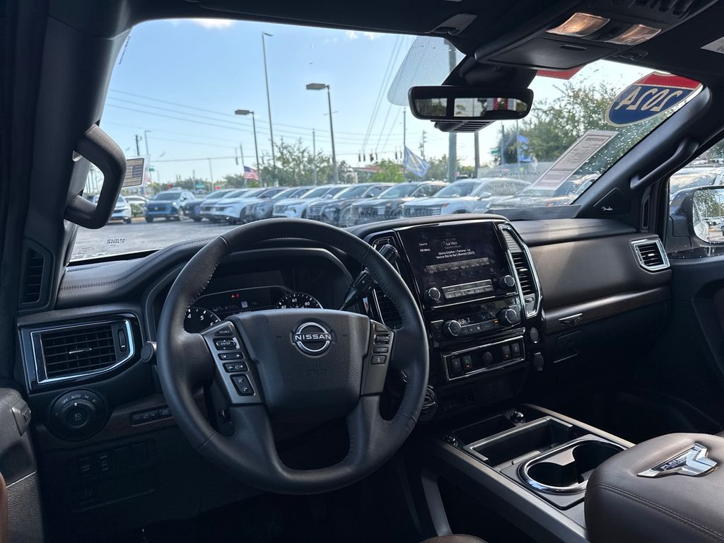 2024 Nissan Titan Platinum Reserve photo 12