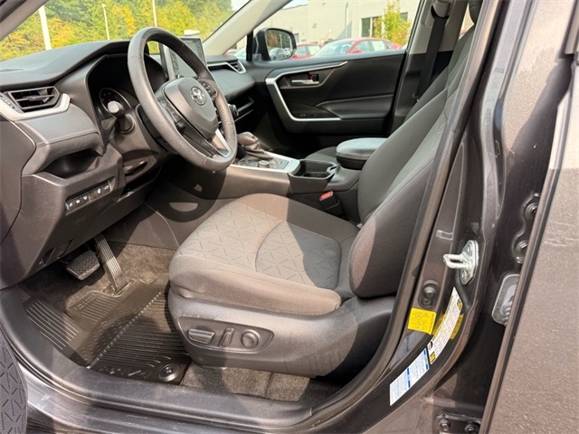 2021 Toyota RAV4 Hybrid XLE photo 4